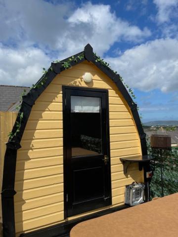 Apartmán Arch Pod & Hot Tub Carndonagh Exteriér fotografie